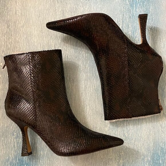 NWT GABRIELLE UNION (SETBACK HEEL BOOTIE)) - Picture 2 of 11